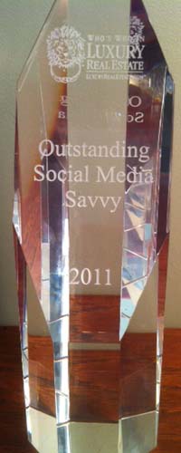 Li Read wins the Social Media Savvy award at the 2011 LuxuryRealEstate.com conference.